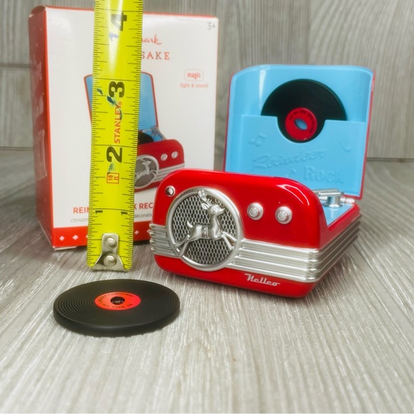 New Hallmark reindeer rock record player 2015 Christmas Ornament 3 Records/Song - Picture 11 of 11
